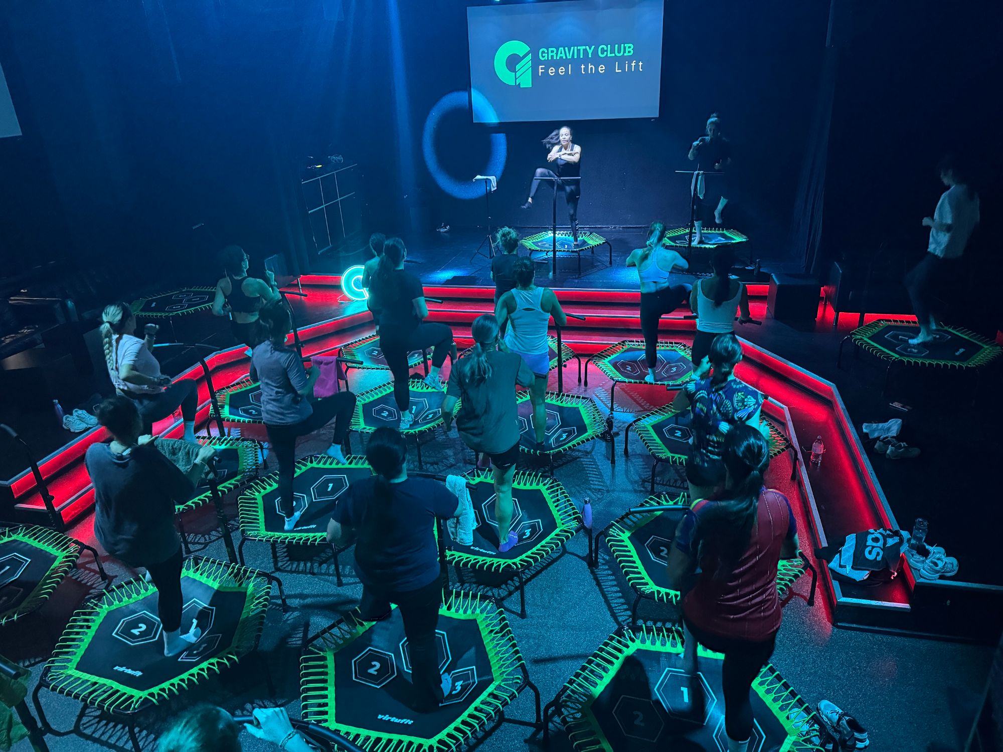 Group rebounder fitness class in a dark club at Gravity Club Zurich