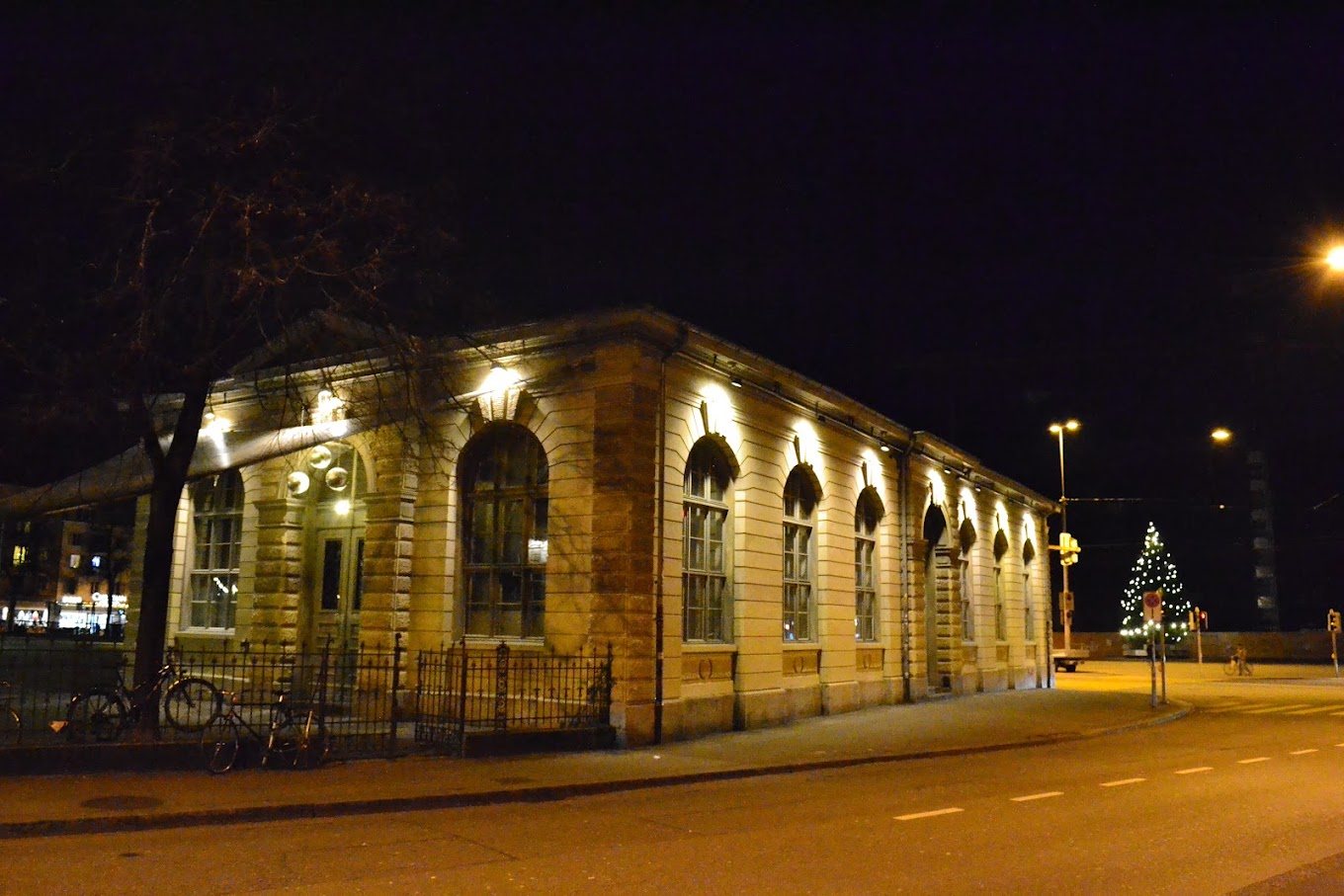Kanzlei Club building at night, directly next to Kino Xenix in Zurich